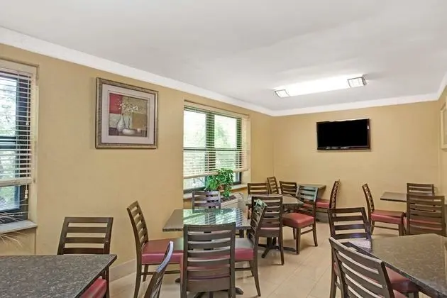 Days Inn by Wyndham Brooklyn - Yerinde Yemek