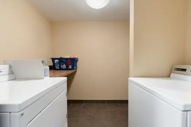 Days Inn by Wyndham Calgary Northwest - Genel