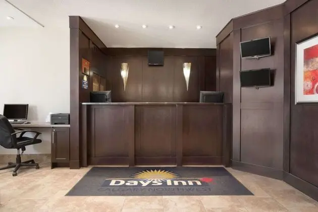 Days Inn by Wyndham Calgary Northwest - Lobi