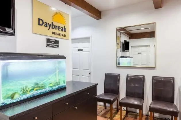 Days Inn by Wyndham Castaic Six Flags Magic Mountn