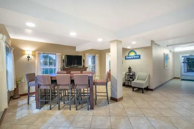 Days Inn by Wyndham Cave City - Lobi