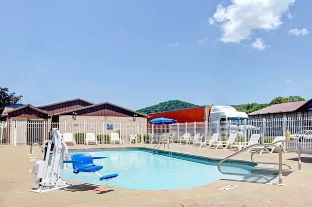 Days Inn by Wyndham Charleston East
