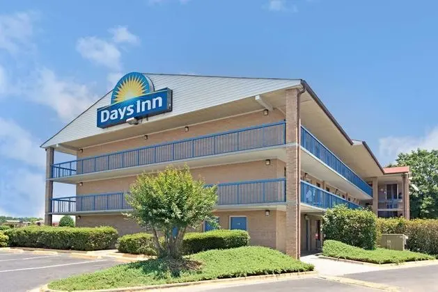 Days Inn by Wyndham Charlotte Northlake - 1