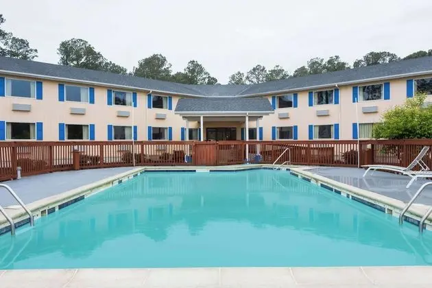 Days Inn by Wyndham Chincoteague Island - Havuz