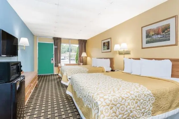 Days Inn by Wyndham Clayton