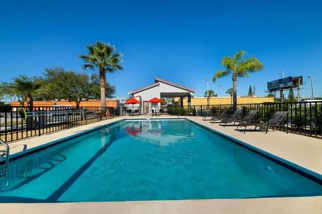 Days Inn by Wyndham Clermont Theme Park West - Havuz