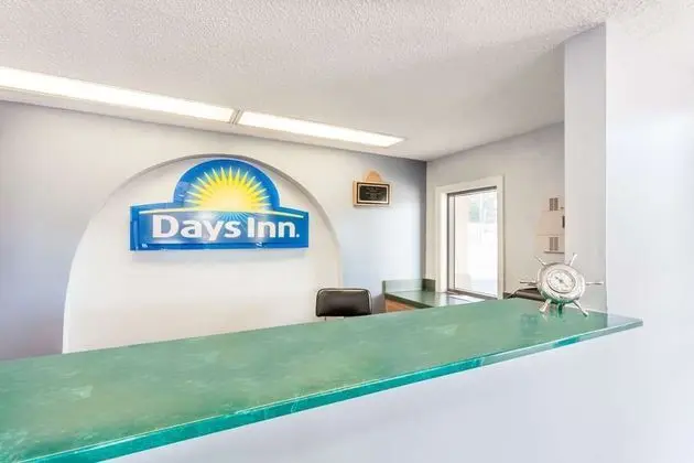 Days Inn by Wyndham Clinton - Genel