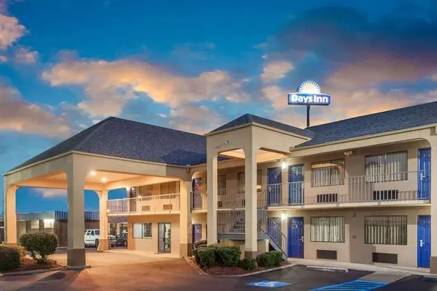 Days Inn by Wyndham Clinton - Genel
