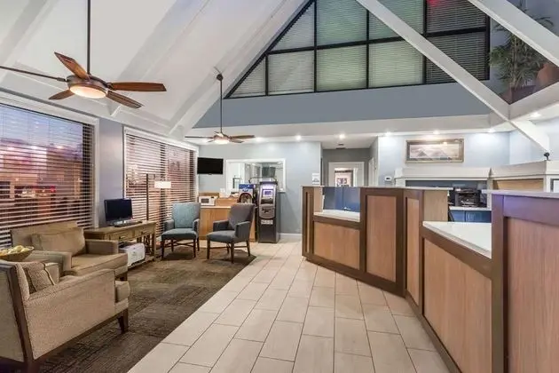 Days Inn by Wyndham Cocoa Beach Port Canaveral - Lobi