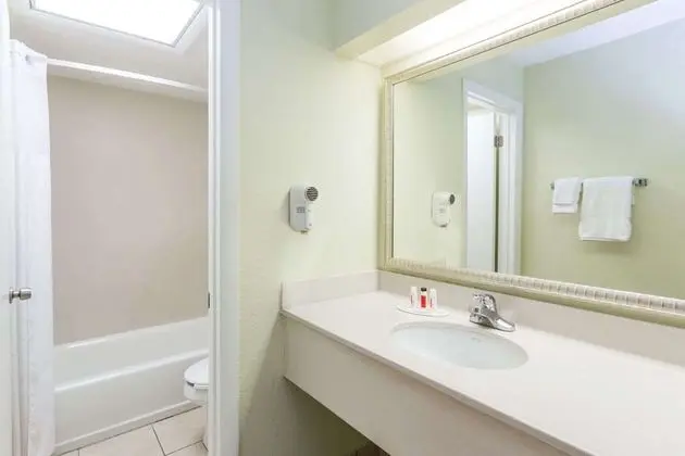 Days Inn by Wyndham Cocoa Beach Port Canaveral - Oda