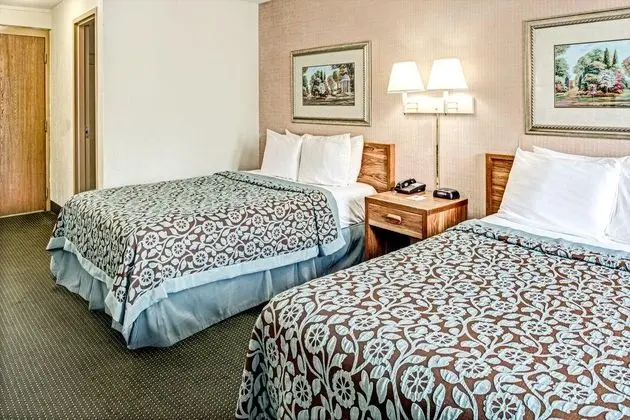 Days Inn by Wyndham Council Bluffs/9th Ave