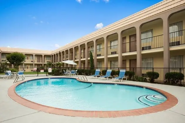 Days Inn by Wyndham Dallas Irving Market Center