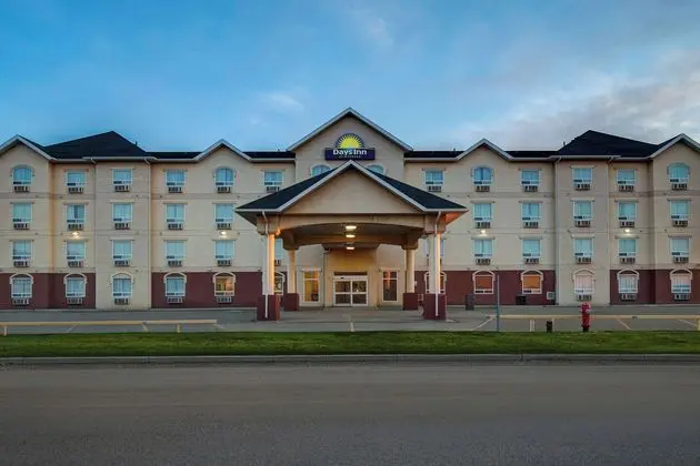 Days Inn by Wyndham Dawson Creek - Dış Mekan