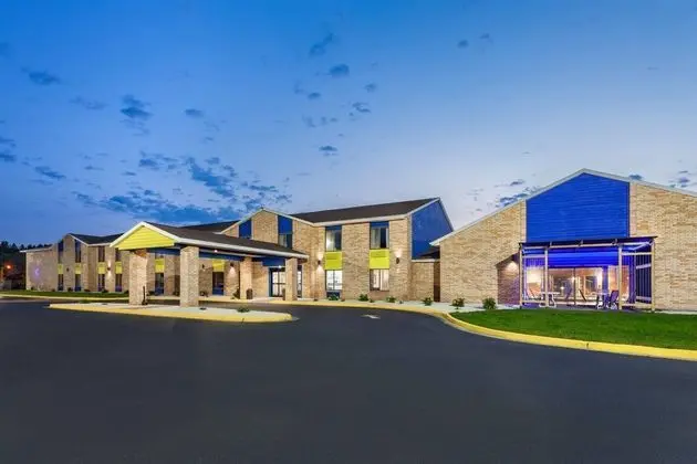 Days Inn by Wyndham Eagle River - Dış Mekan