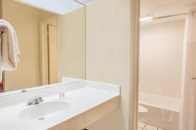 Days Inn by Wyndham East Stroudsburg - Genel