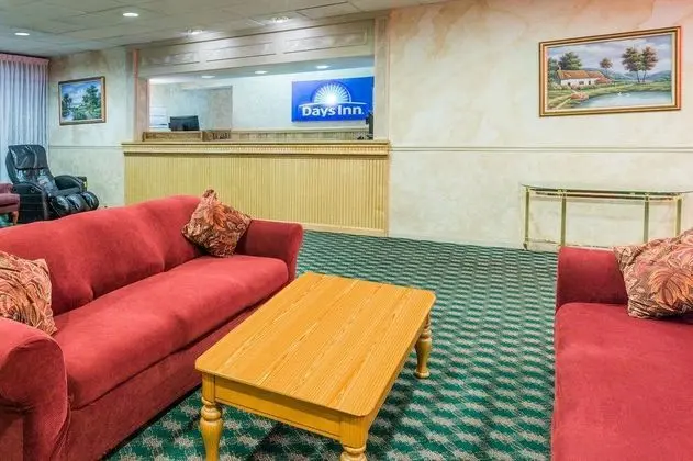 Days Inn by Wyndham East Stroudsburg - Genel