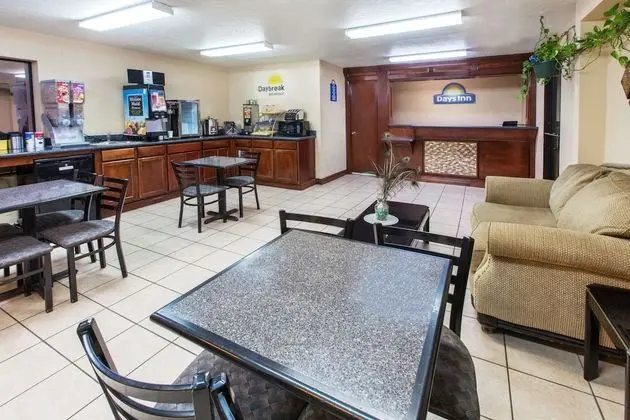 Days Inn by Wyndham El Reno - Lobi