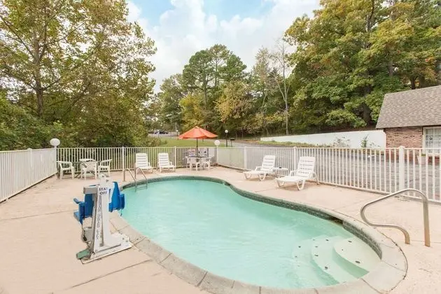 Days Inn by Wyndham Eureka Springs - Havuz