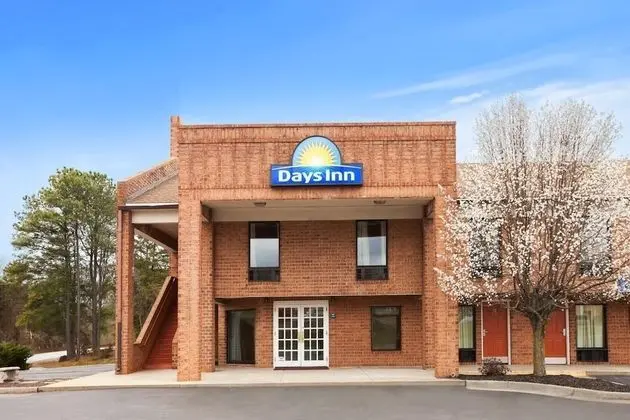 Days Inn by Wyndham Farmville - Dış Mekan