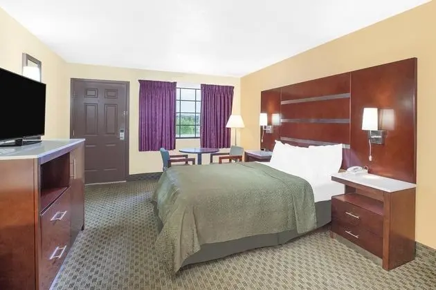 Days Inn by Wyndham Fayetteville - Genel