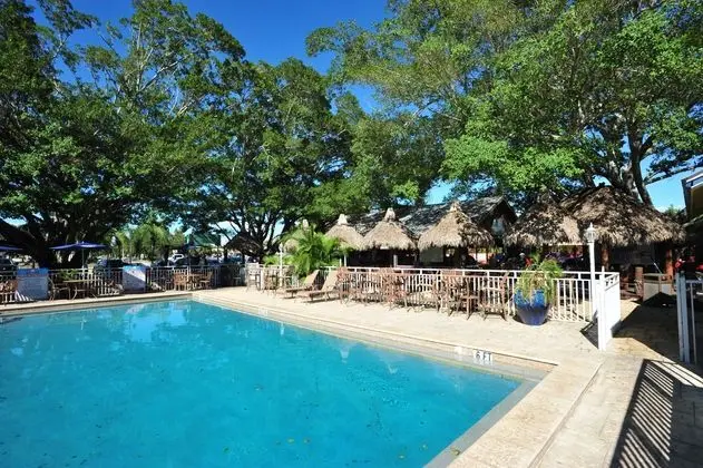 Days Inn by Wyndham Fort Myers Springs Resort - Havuz