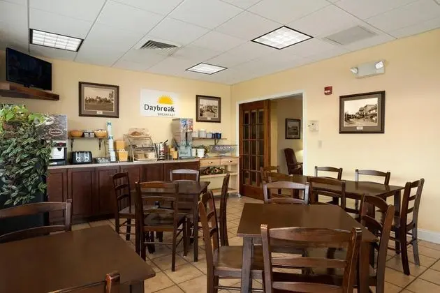Days Inn by Wyndham Frederick