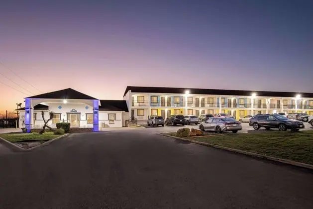 Days Inn by Wyndham Gainesville - Dış Mekan