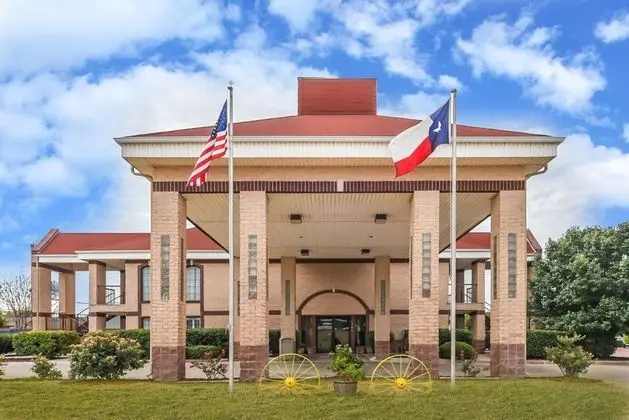 Days Inn by Wyndham Granbury