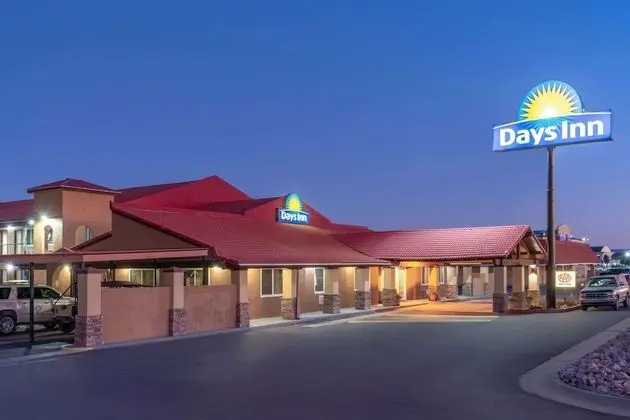Days Inn by Wyndham Grants - Dış Mekan