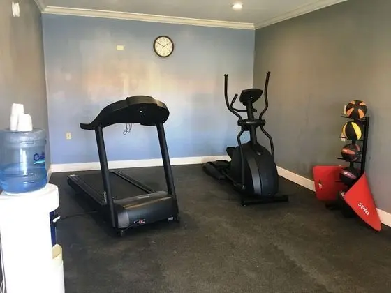 Days Inn by Wyndham Grants - Fitness