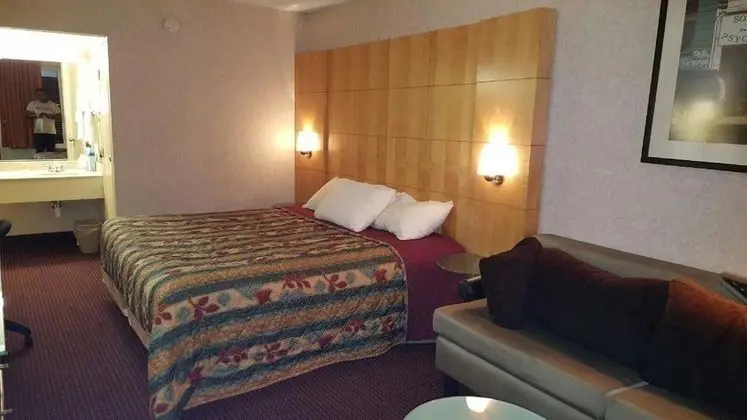 Days Inn by Wyndham Greensboro Airport