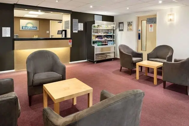 Days Inn by Wyndham Gretna Green M74 - Lobi