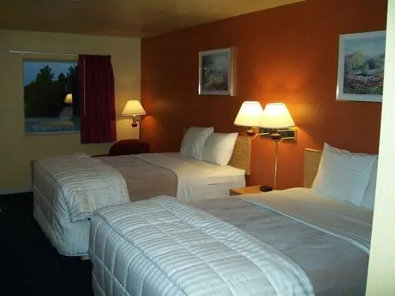 Days Inn by Wyndham Grove