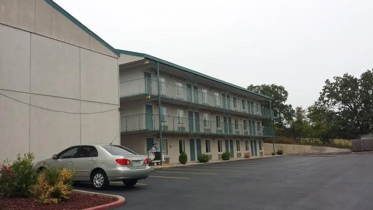 Days Inn by Wyndham Harrison