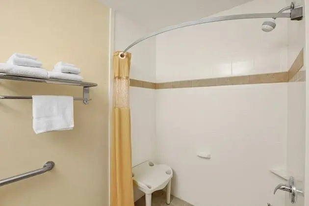 Days Inn by Wyndham Harrisonburg - Genel