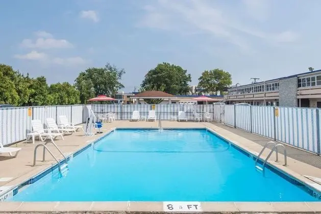 Days Inn by Wyndham Hicksville Long Island