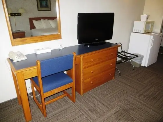 Days Inn by Wyndham Hinton