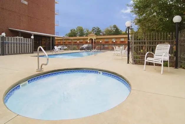 Days Inn by Wyndham Hot Springs