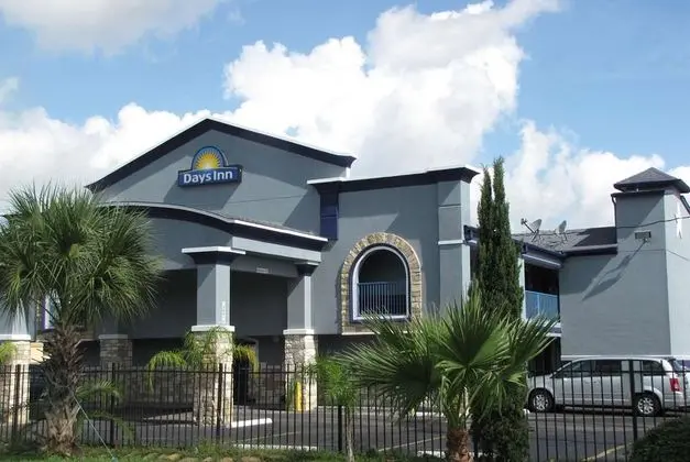 Days Inn by Wyndham Houston East