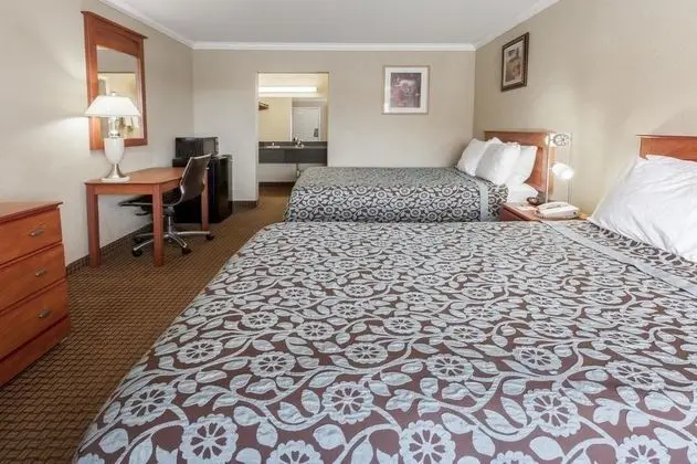 Days Inn by Wyndham Houston East