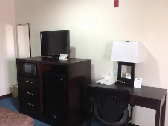 Days Inn by Wyndham Humble IAH APT