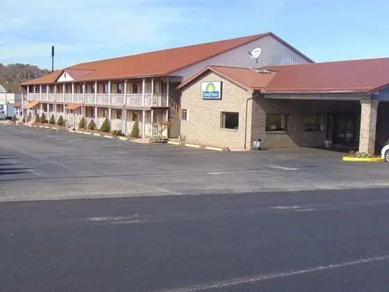 Days Inn by Wyndham Huntington