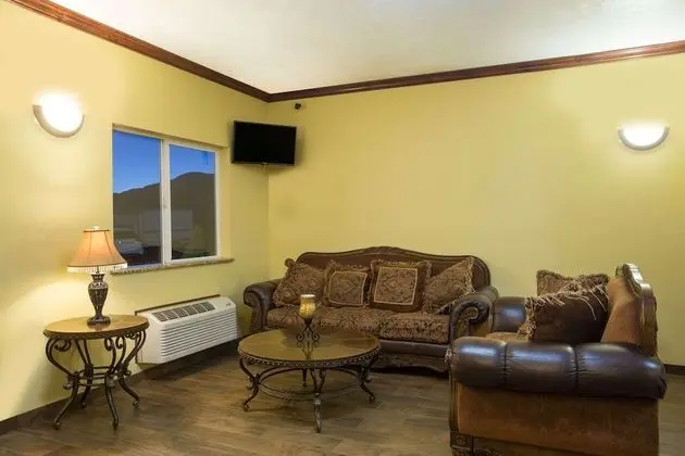 Days Inn by Wyndham Hurricane/Zion National Park Area - Lobi