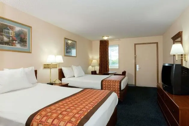 Days Inn by Wyndham Indianapolis East Post Road - Oda