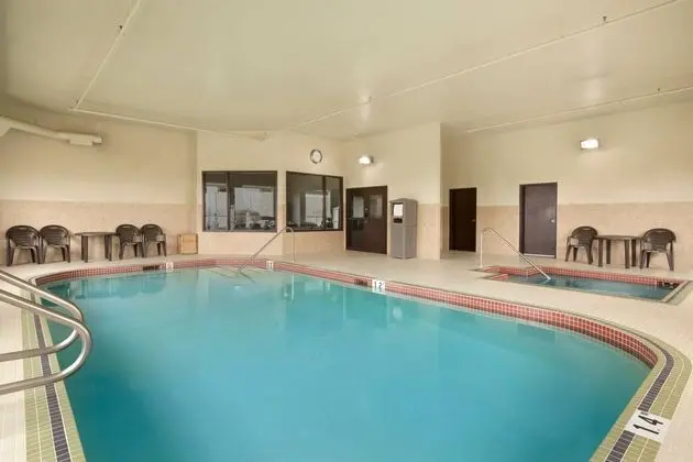 Days Inn by Wyndham Innisfail - Havuz