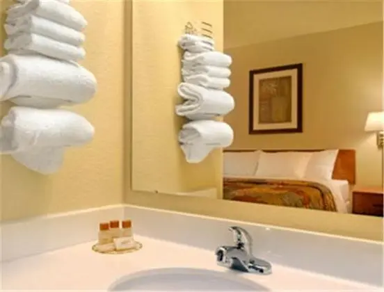 Days Inn by Wyndham Iron Mountain