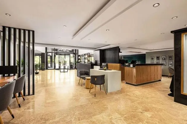 Days inn by Wyndham Istanbul Arnavutköy - Lobi