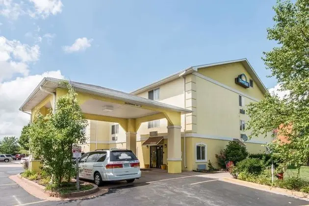 Days Inn by Wyndham Kansas City International Airport