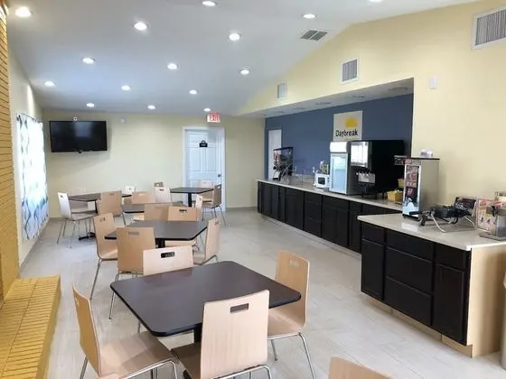 Days Inn by Wyndham King/Winston Salem Area - Dış Mekan