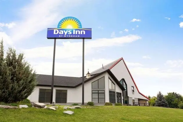 Days Inn by Wyndham Kingston - Dış Mekan